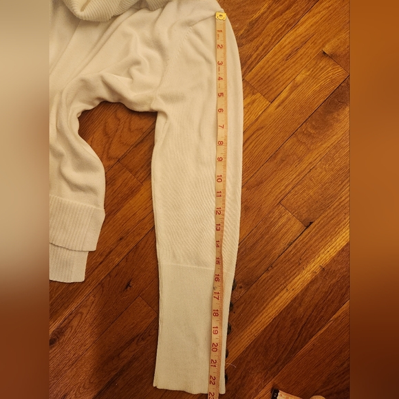 Cable & Gauge White Cowl Neck Sweater With Cheetah Print Buttons Size L EUC - Picture 10 of 16